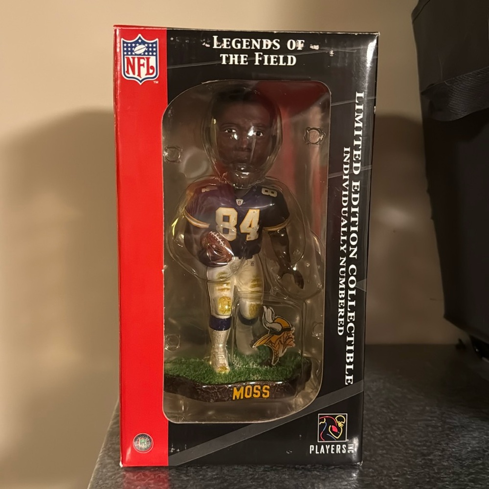 Randy Moss legends of the field limited Edition bobblehead